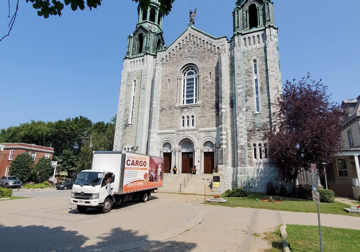 Moving service in Pointe-Calumet with professional movers