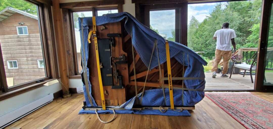 Moving Candiac with professional and affordable moving services